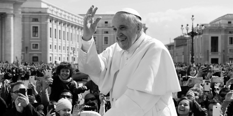 Papież Franciszek nie żyje
